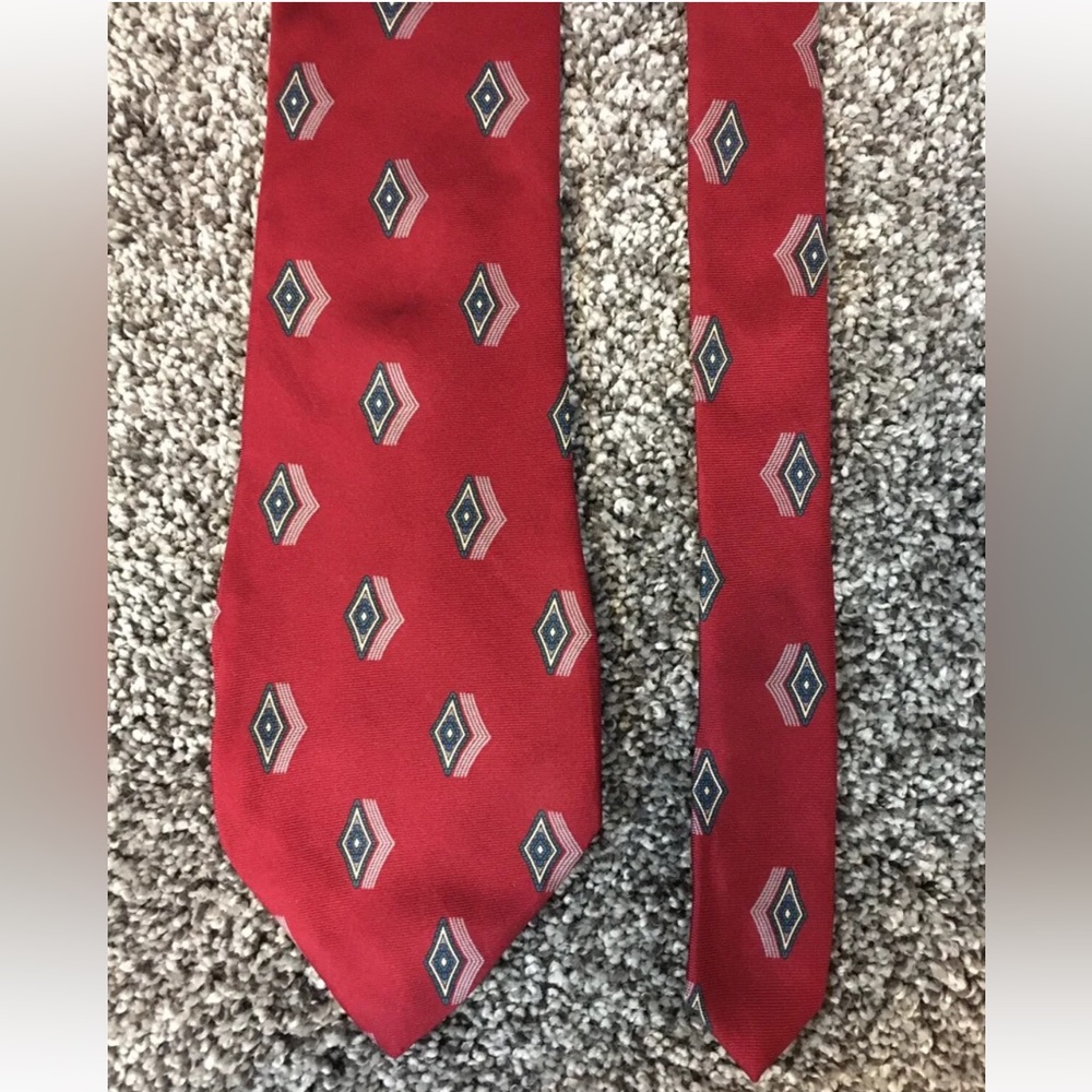 Christian Dior Monsieur Mens All Silk Neck Tie Burgundy With Diamond Shapes
60”